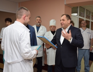 Молодий лікар Голованівської ЦРЛ отримав квартиру