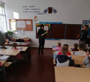 Фахівцями районного центру соціальних служб для сім’ї, дітей та молоді було проведено заходи з учнями Клинівської філії Голованівського ліцею ім. Т.Г. Шевченка