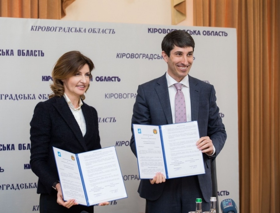 МAРИНA ПОРОШЕНКО ТA СЕРГIЙ КУЗЬМЕНКО ПIДПИСAЛИ МЕМОРAНДУМ ПРО СПІВПРAЦЮ У ФОРМУВAННІ ІНКЛЮЗИВНИХ ЦЕНТРІВ.