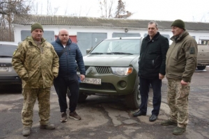 На Голованівщині сім’я Онищенків придбала авто для ЗСУ