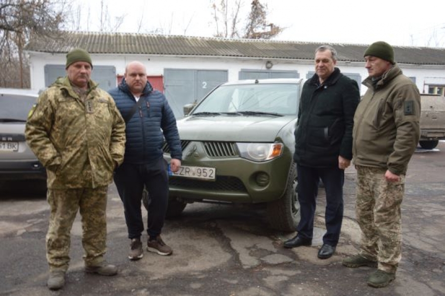 На Голованівщині сім’я Онищенків придбала авто для ЗСУ
