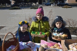Пасхальні смаколики, щирі вітання й сонячні посмішки